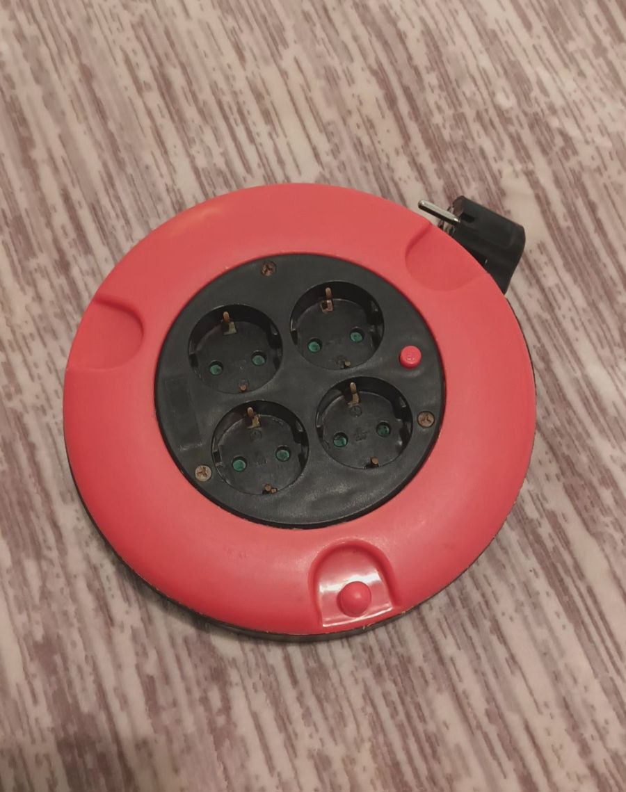 Enrolador manual de extensão com 4 fichas, 4,75m