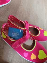 Buciki dziecięce buty dla dzieci rozmiar 32 kapcie NOWE