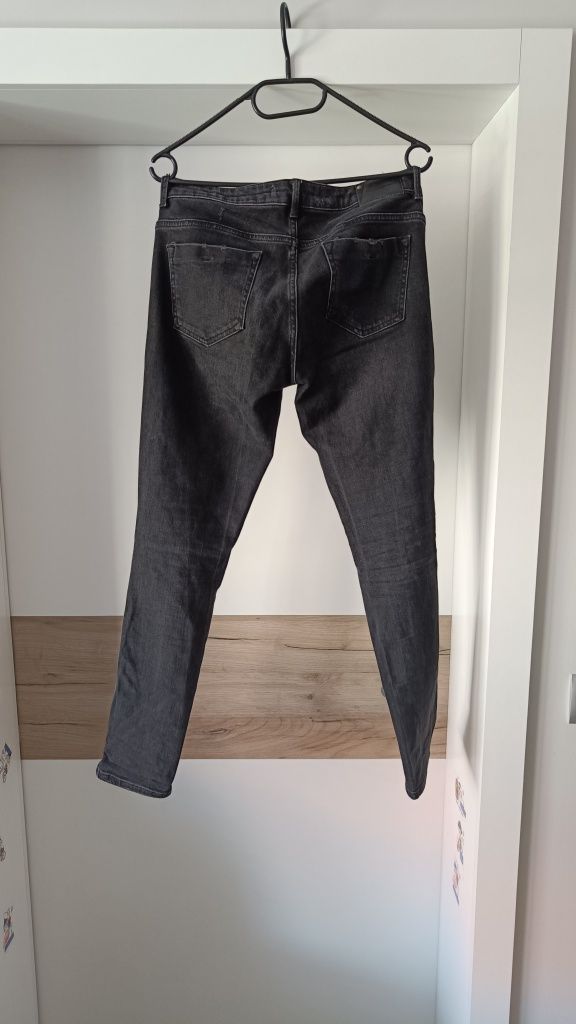 Czarne jeansy z dziurami Zara 38