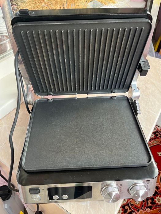 Гриль-барбекю електричний Braun CG7040