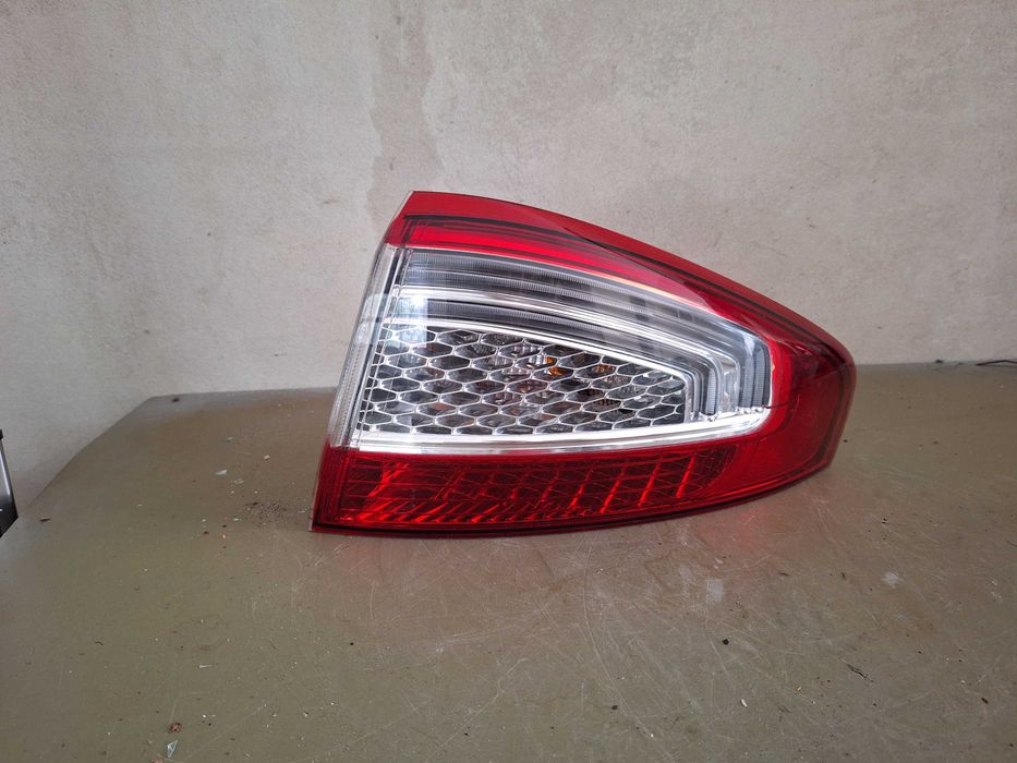 Lampa tylna lewa w błotnik Mondeo mk4 H/B  lift