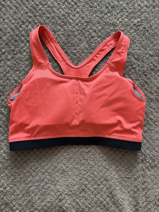 Спортивний топ Nike