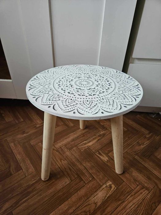 Ażurowy stojak stolik na kwiaty dekoracyjny do salonu wystrój boho