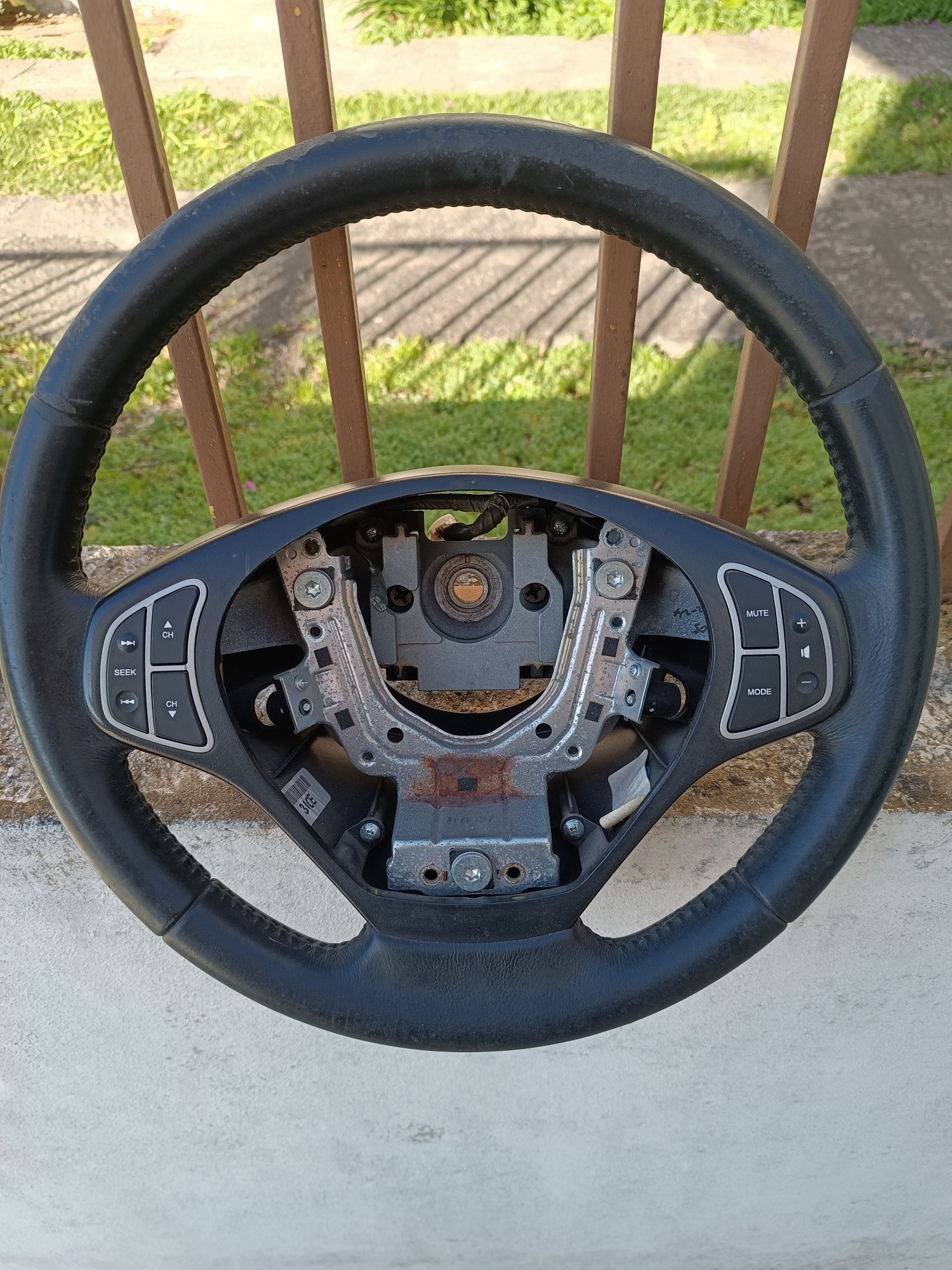Volante Kia Ceed