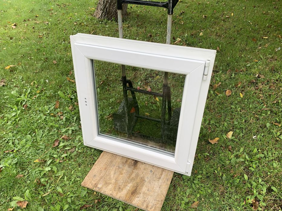 Okno trzyszybowe plastikowe uchylno rozwierne 75x75