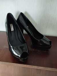 Туфлі жіночі на каблуку