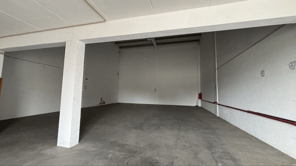 Arrenda-se Armazém Terrugem - 338 m2