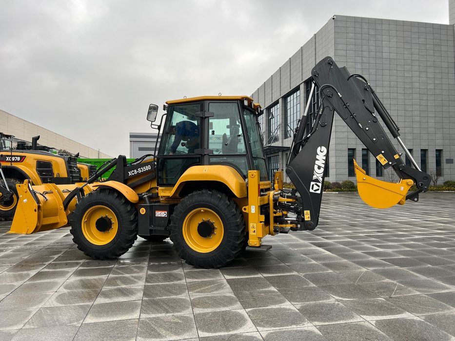 XCMG XC8-S3580  Koparko ładowarka XCMG Fabrycznie Nowa - model XC8-S3580