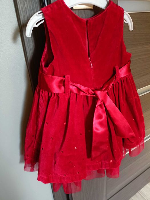 Elegancka czerwona sukienka 74