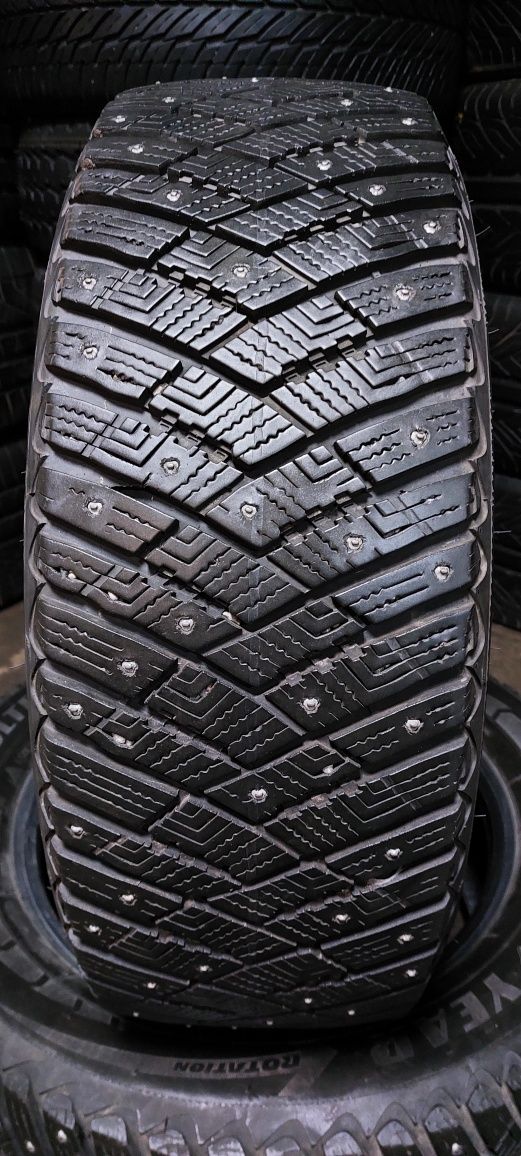 Пара зимних шин шип GoodYear Ultra Grip Ice Arctic 225/60 R17