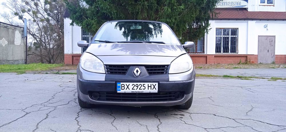 Мінівен Renault Scenic 2005 року. Двигун 1,5 DCI