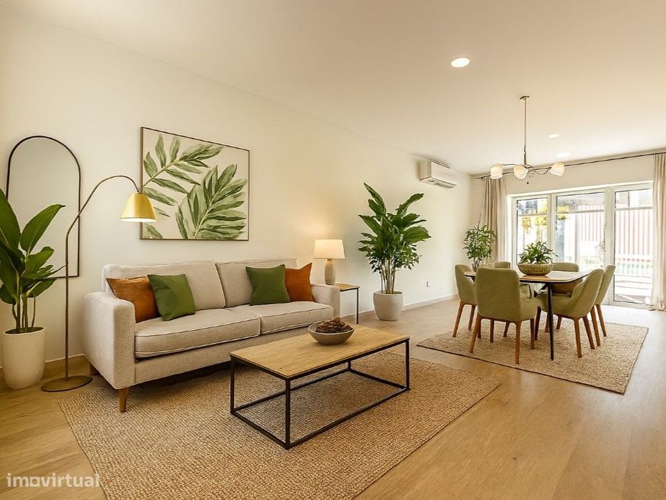 Moradia com logradouro junto à praia