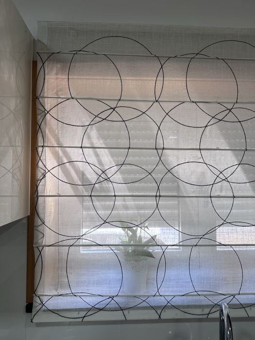 Cortina / Tela Branca com pormenores pretos