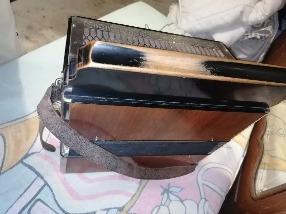 Concertina antiga da Suíça bom estado