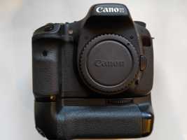 Canon 7D з оригінальним бустером