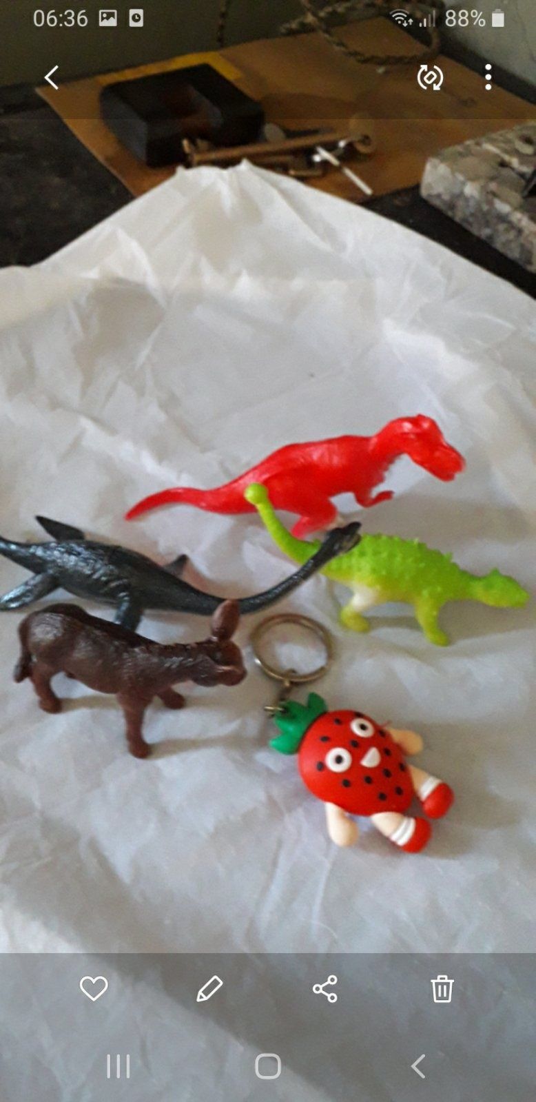 Игрушки динозавры.