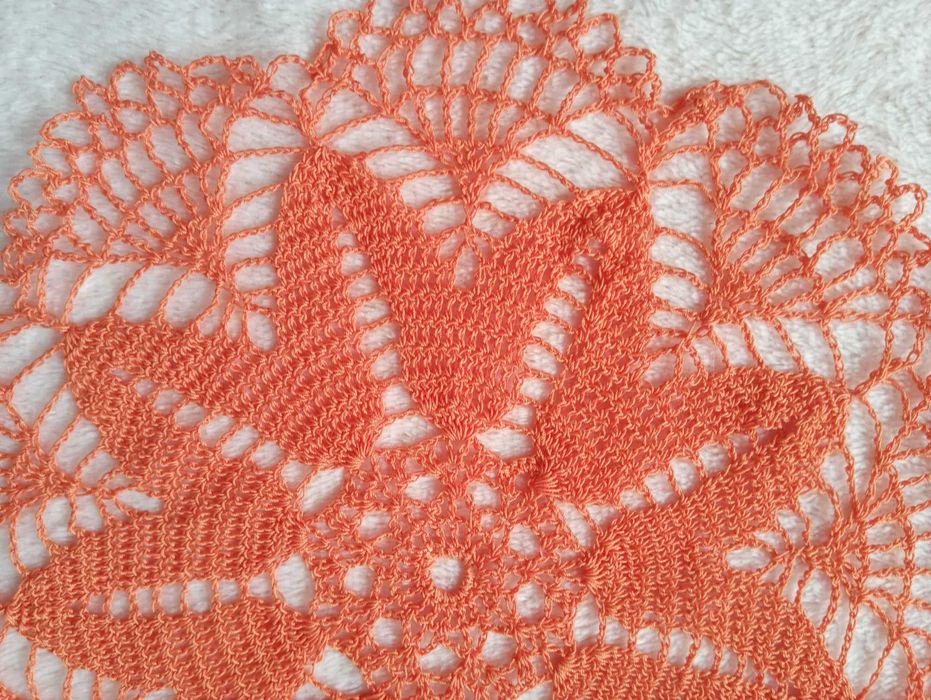 Serwetki wykonane na szydełku - 2 sztuki