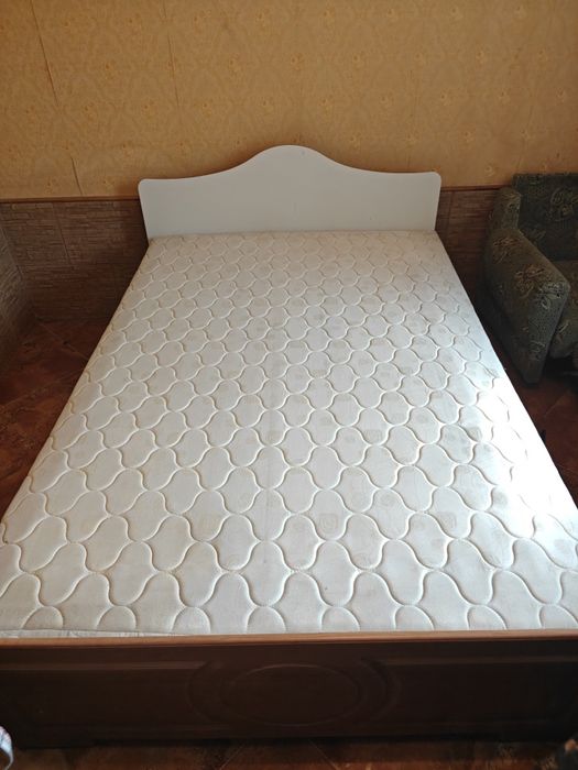 Продам ліжко з матрацом. 1,40*2,0