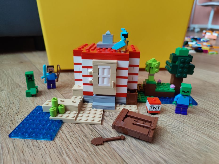Конструктор LEGO Minecraft Будинок з вибухівки в джунглях (21275)
