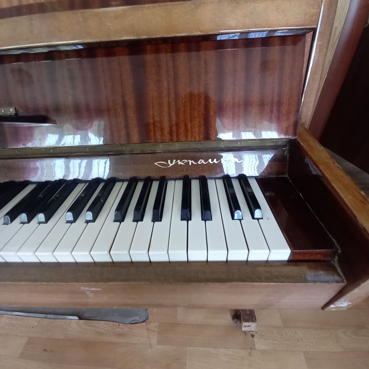 Продаж  піаніно "  Україна "