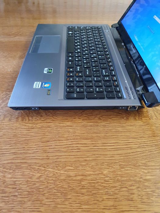 Ноутбук Lenovo IdeaPad V570. Ідеальний стан.