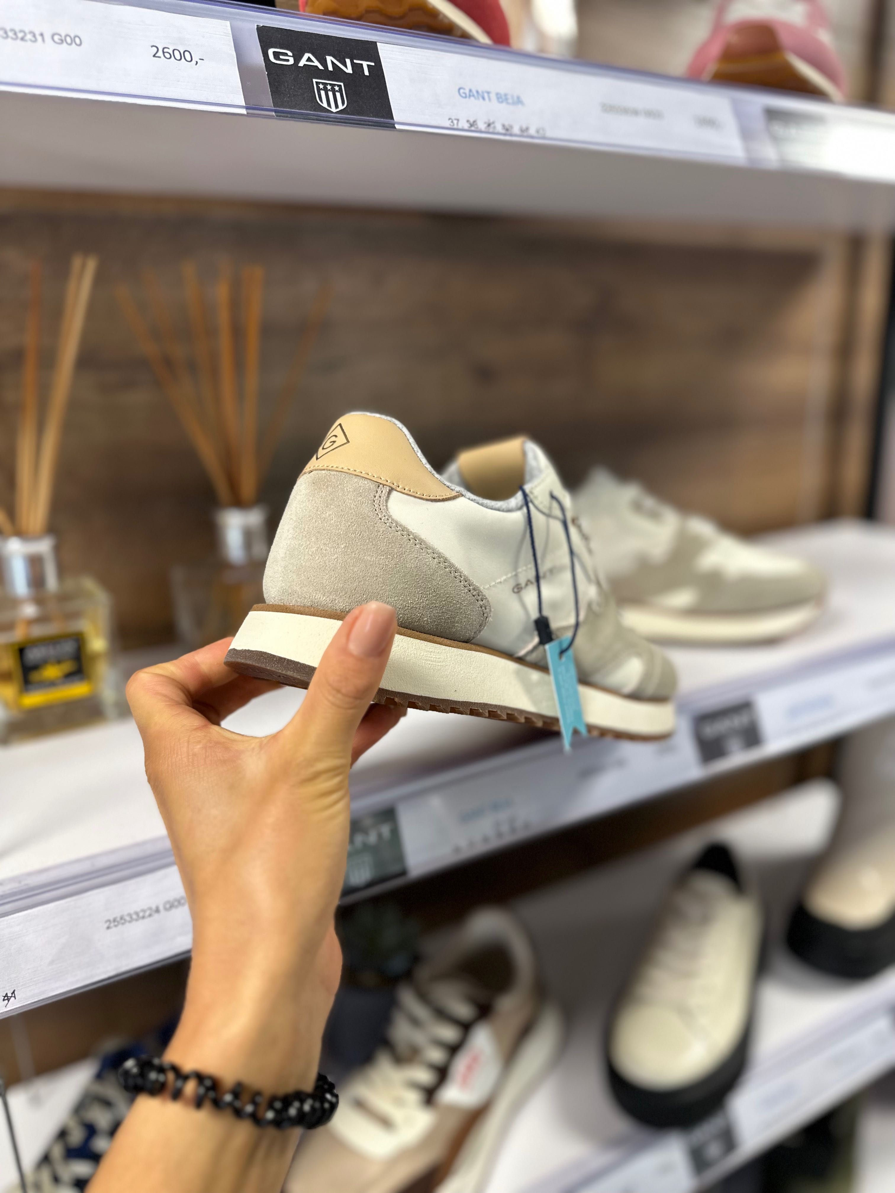 Жіночі оригінальні кросівки Gant Bevinda 25537228 G164