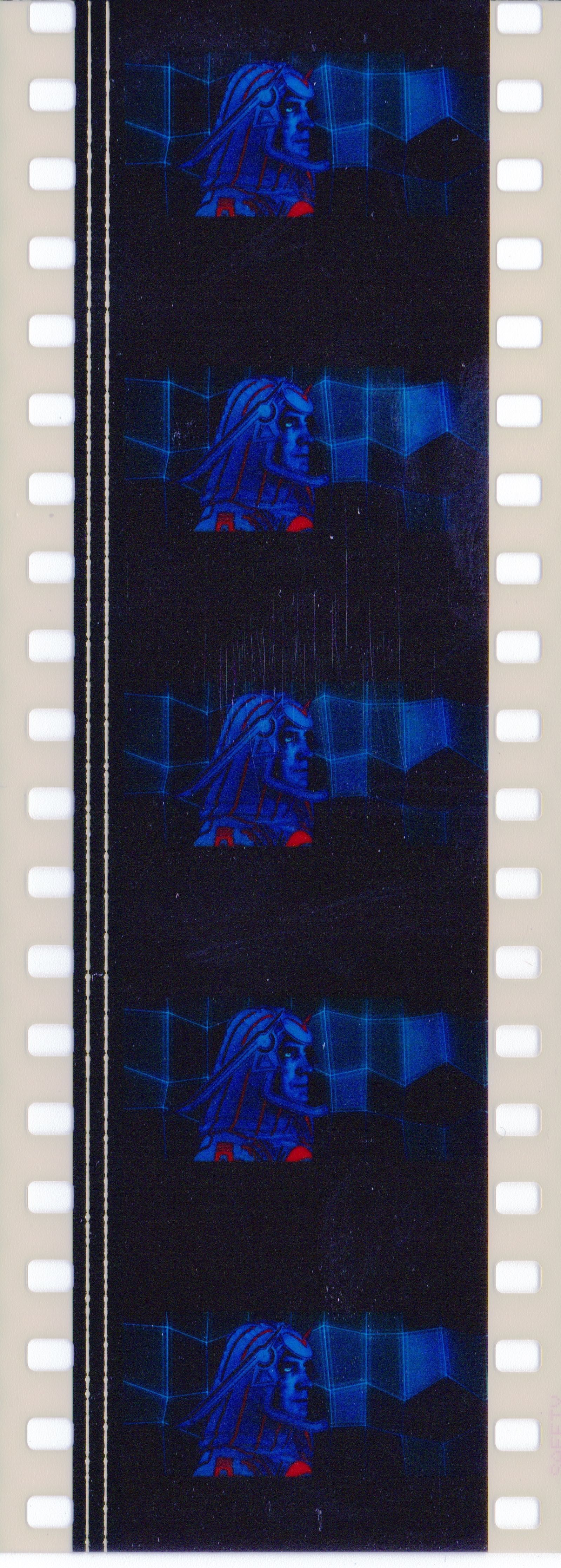 Fotogramas em película 35mm do filme culto TRON