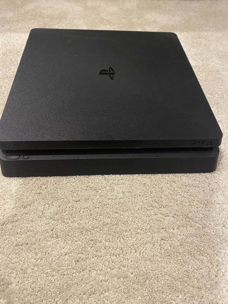 Playstation 4 com comando