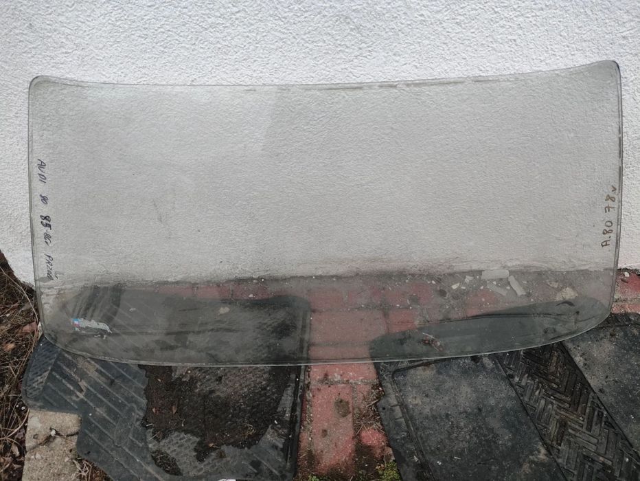 Szyba przednia czołowa Audi 80 B2.