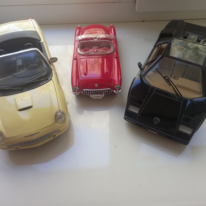 Продам модели машинок.