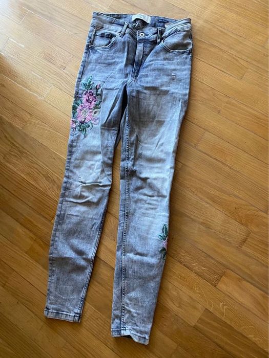 Rurki jeansy House z haftami hafty wysoki stan high waist przetarcia