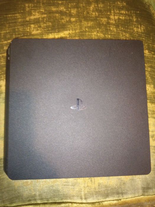 Playstation 4 , 1 TB z 40 grami