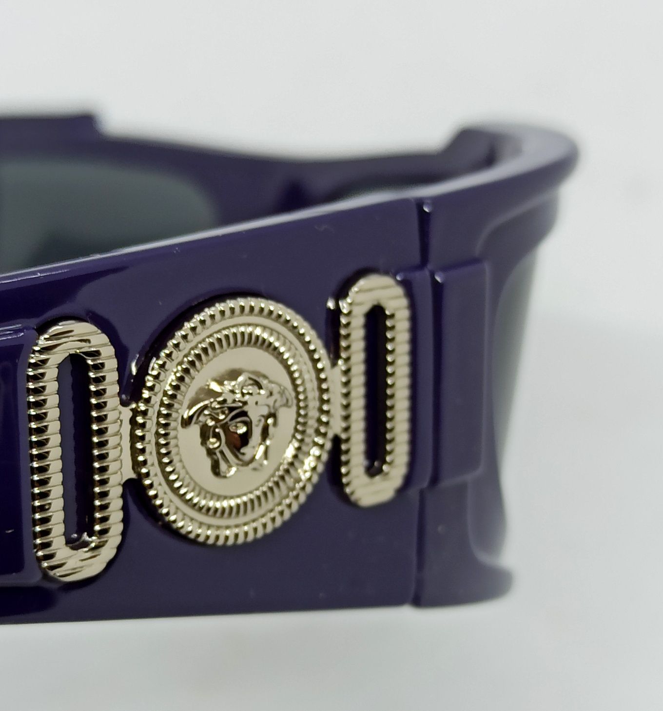 Versace очки унисекс темно фиолетовые обтекаемые модные с золотым лого