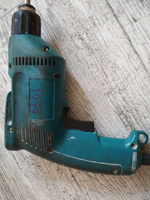 Шуруповерт Makita 6821