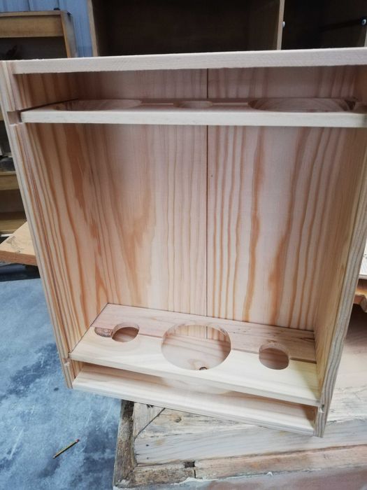 Caixas de vinho em madeira