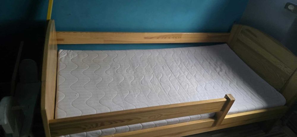 Łóżko drewniane dziecięce