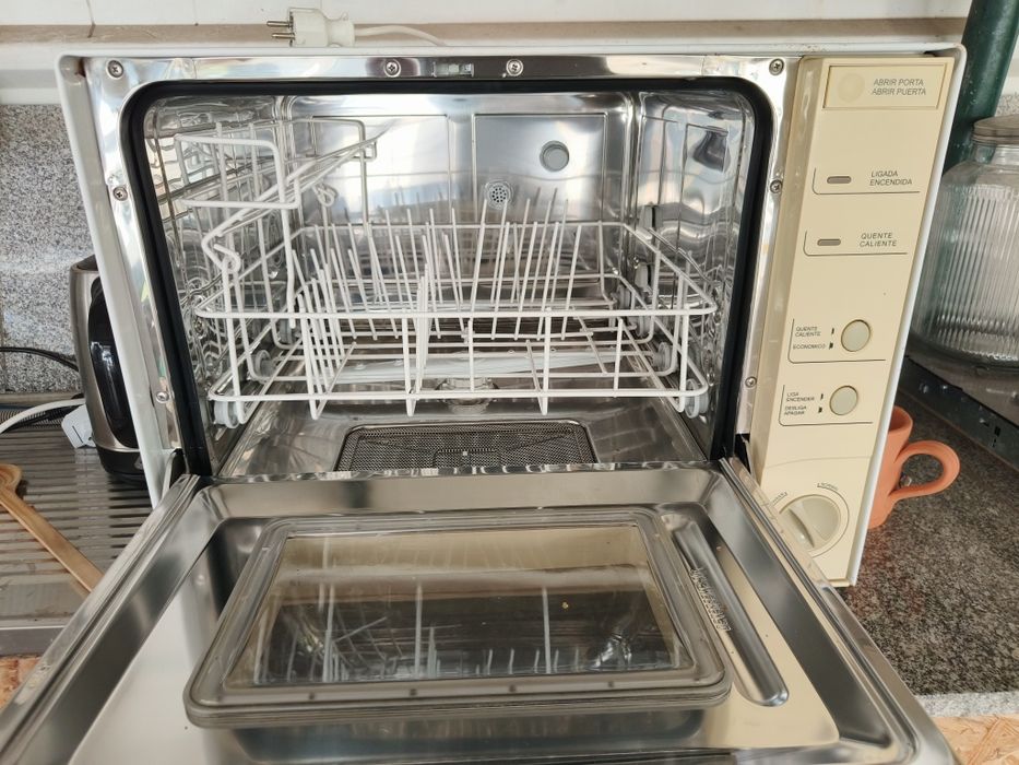 Máquina de loiça compacta