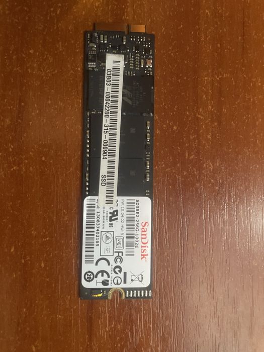 Продам ссд диск  SanDik на 256 гб