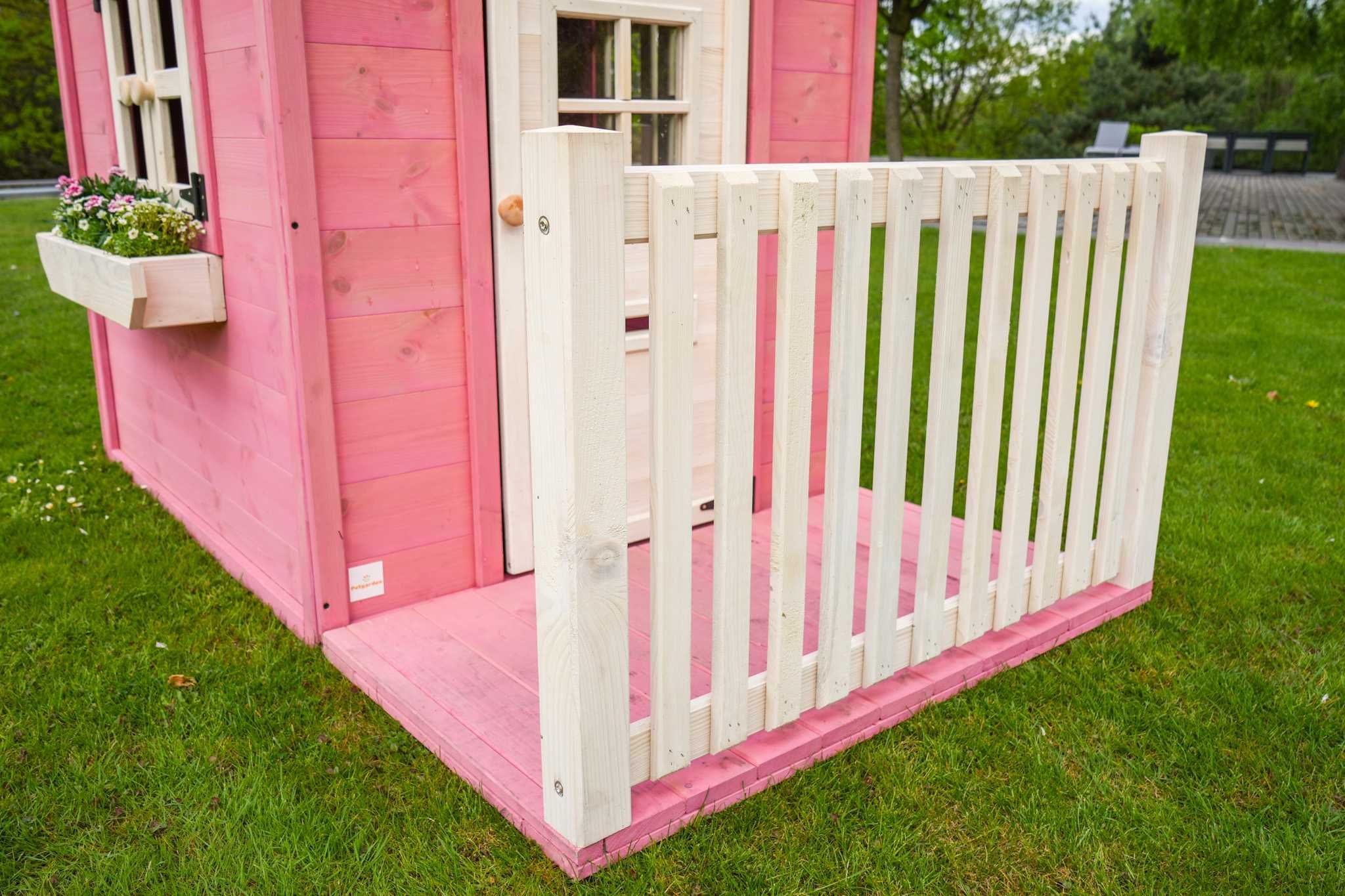Drewniany różowy domek dla dzieci z tarasem