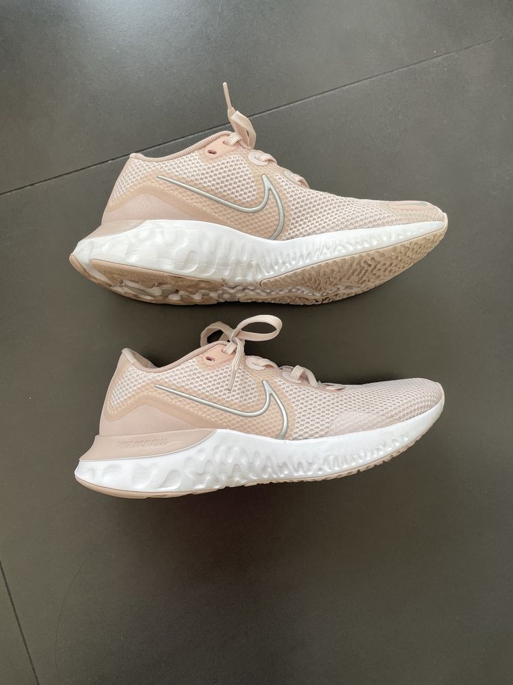 Tenis nike, cor rosa, tamanho 38, praticamente novos