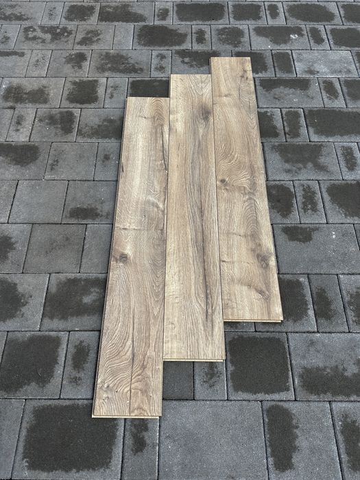 Ламінат EGGER EL2077 "Дуб Лойя коричнева" 8мм/32 фаска 4V 500грн/м2