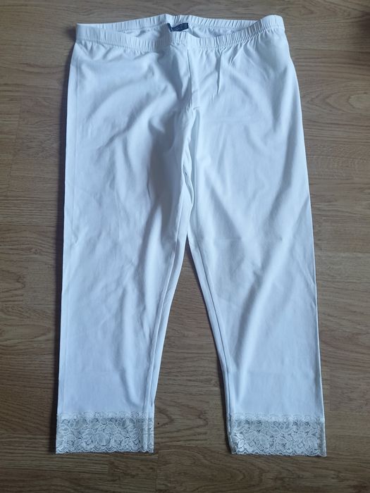 Białe legginsy z koronką 3/4 r 46