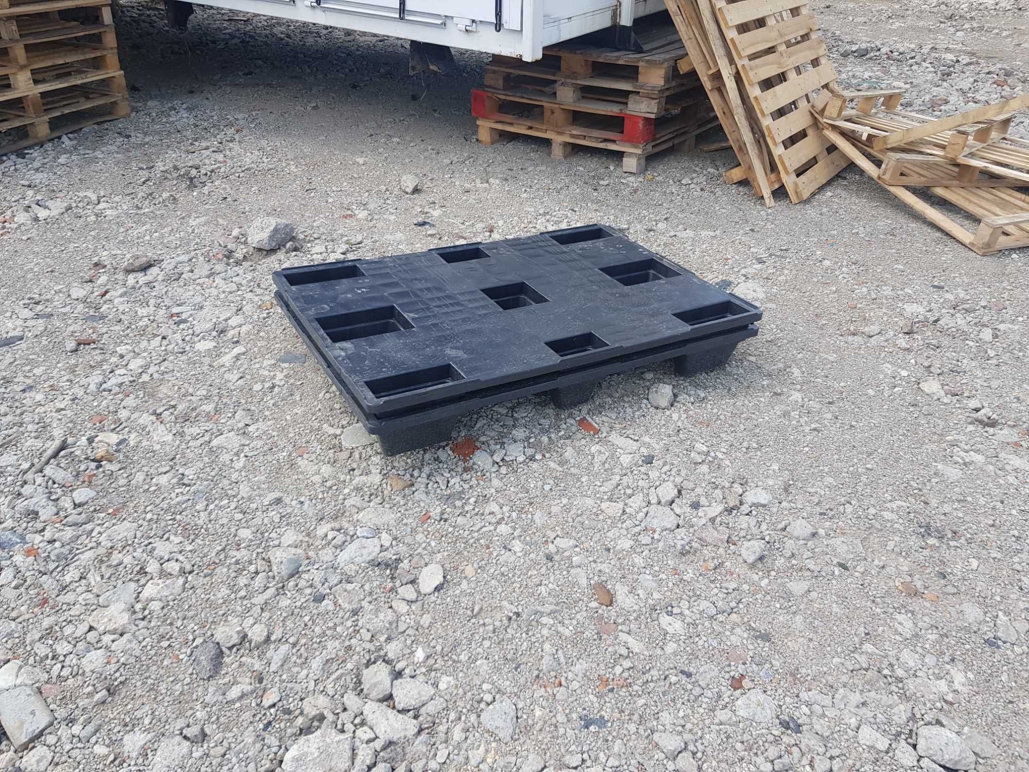 palety plastikowe 120/80 standardowe stan b dobry 300szt.