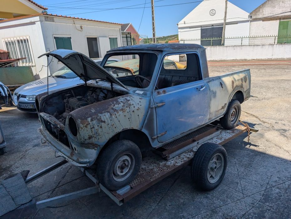 Pecas para Mini Pickup sem podres e sem documentos para desocupar .