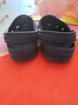 Crocs azuis com pins