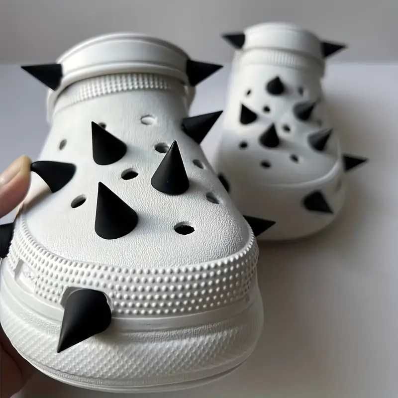 Przypinki piny do butów crocs prezent KOLCE PUNK 3D CZARNE halloween