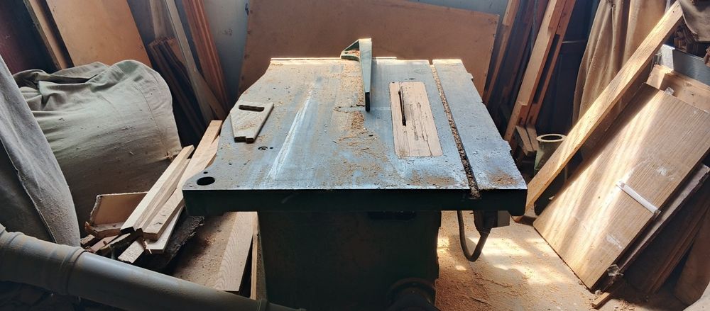 Циркулярный деревообрабатывающий станок