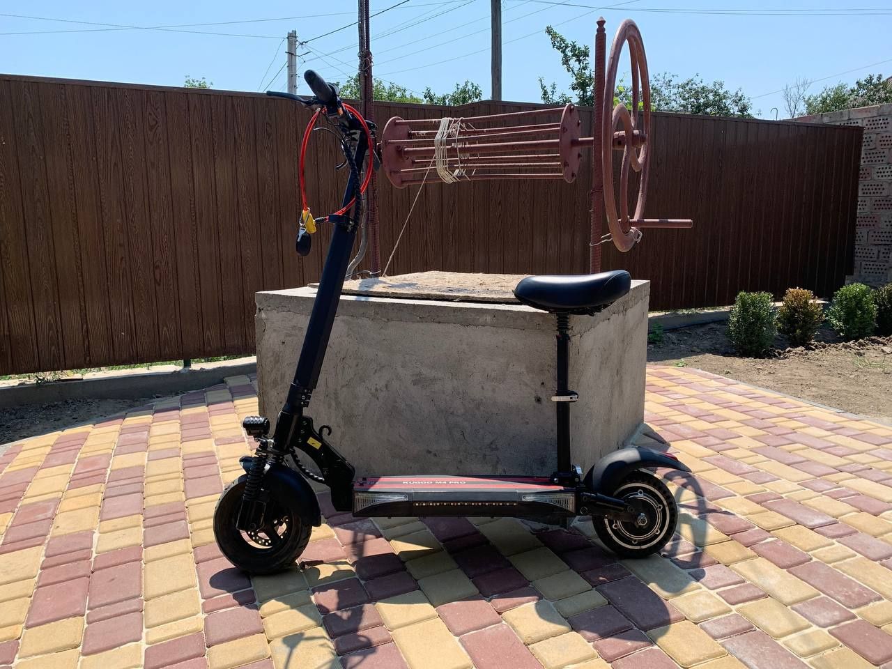 Продам електросамокат Kugoo M4 PRO