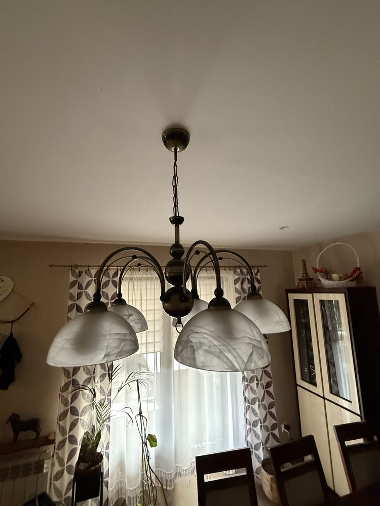 Sprzedam lampę z salonu moge za doplata sprzedac 2 kinkiety do niej