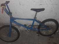 Bicicleta BMX azul 20€